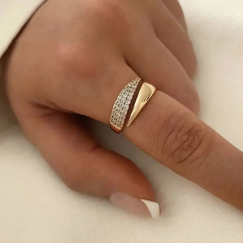Elegante anillo brillante ajustable